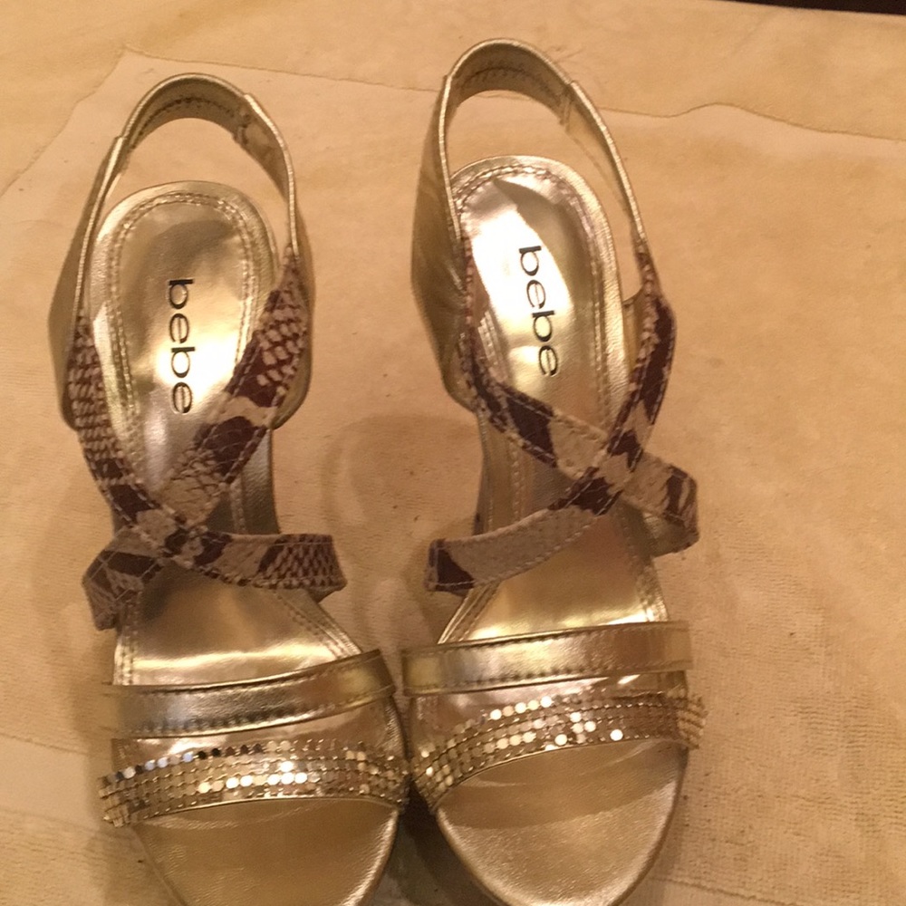 Super cute Bebe gold sandal